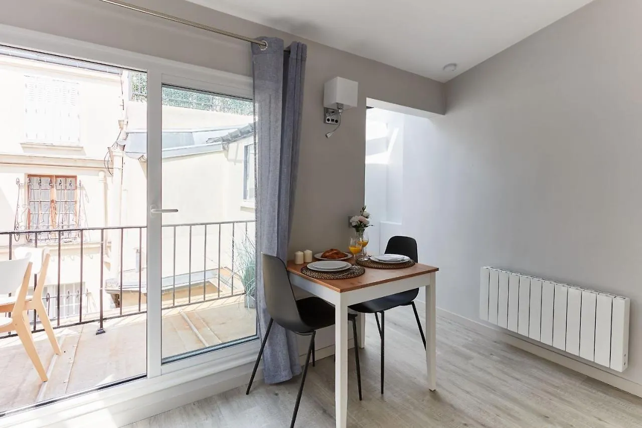 Daire St Germain Des Pres With Balcony - Cityapartmentstay Paris