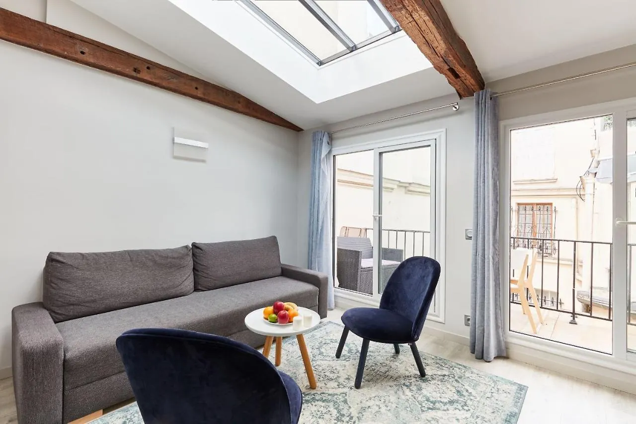 Daire St Germain Des Pres With Balcony - Cityapartmentstay Paris