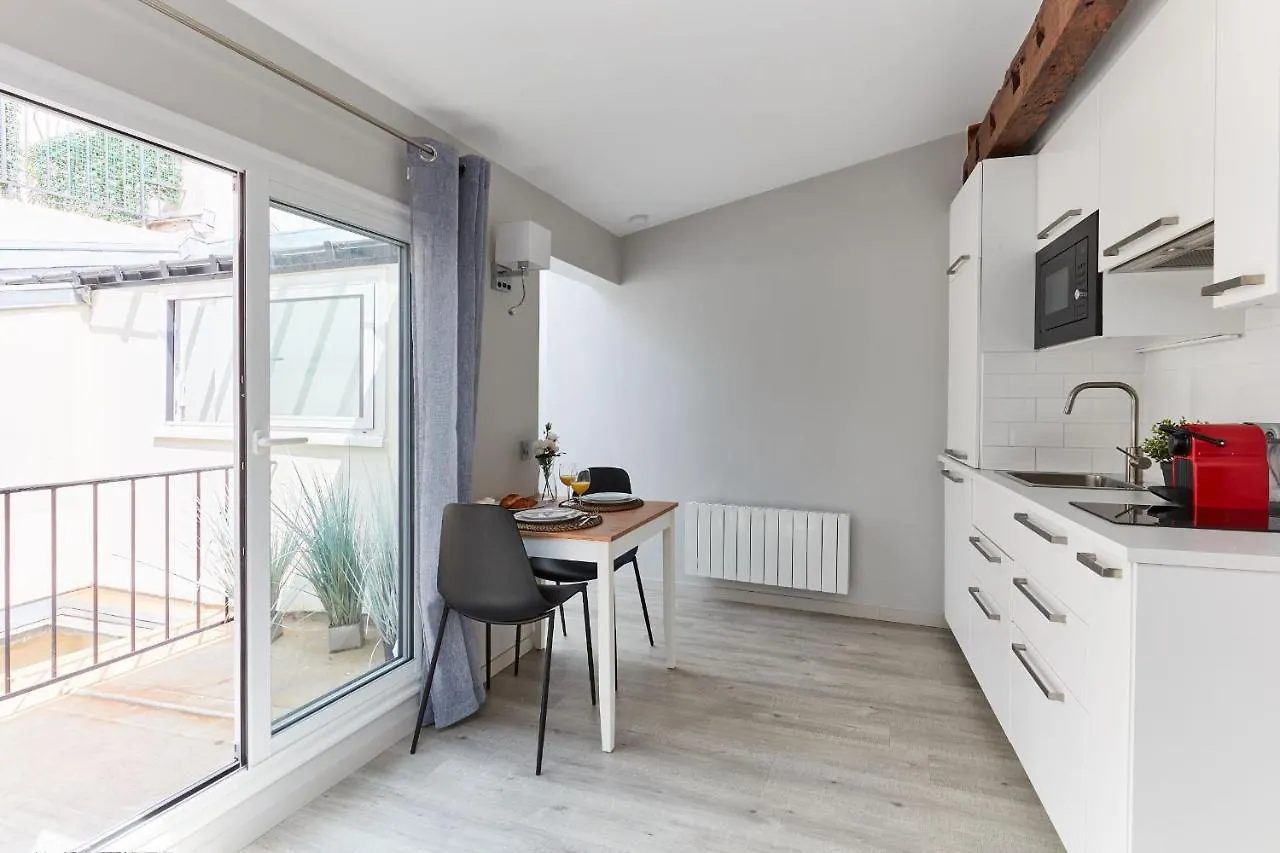 St Germain Des Pres With Balcony - Cityapartmentstay * Paris