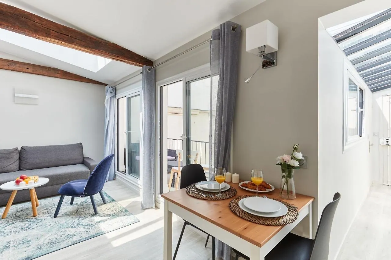 Daire St Germain Des Pres With Balcony - Cityapartmentstay Paris