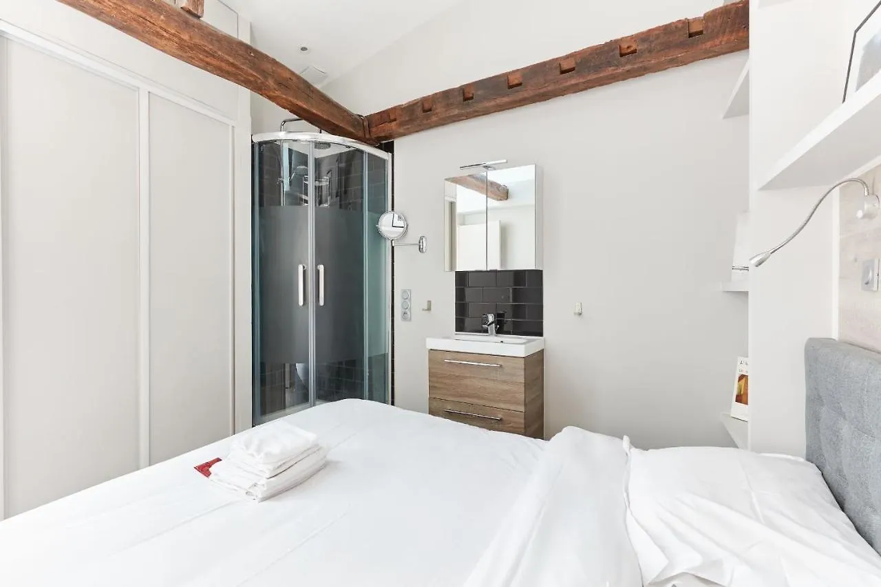 Apartment St Germain Des Pres With Balcony - Cityapartmentstay *